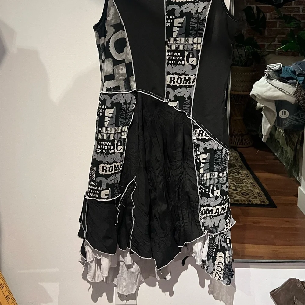 Newspaper dress with black and white patchwork layers - Picture 3 of 10